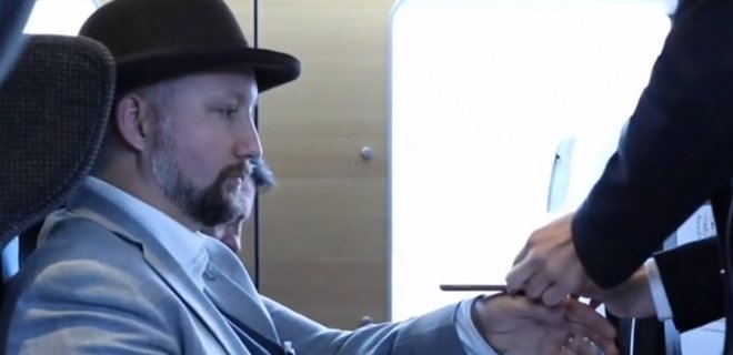 Шведы вживляют под кожу чипы, которые заменяют пластиковые карты
